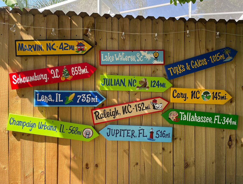 Family Directional sign backyard decor, wooden arrows, family members signs Gift for Family, Mom and Dad